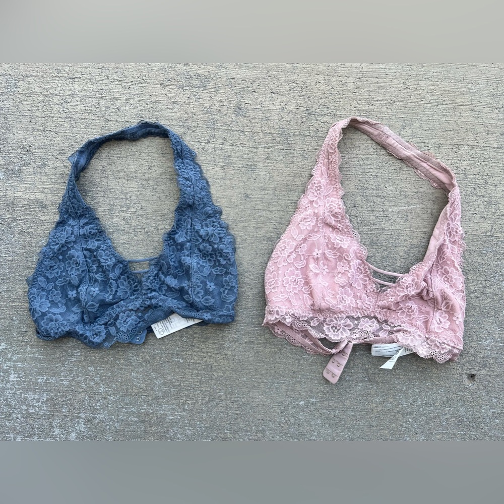 2 hollister bralettes (moving deadline make me an offer!!)